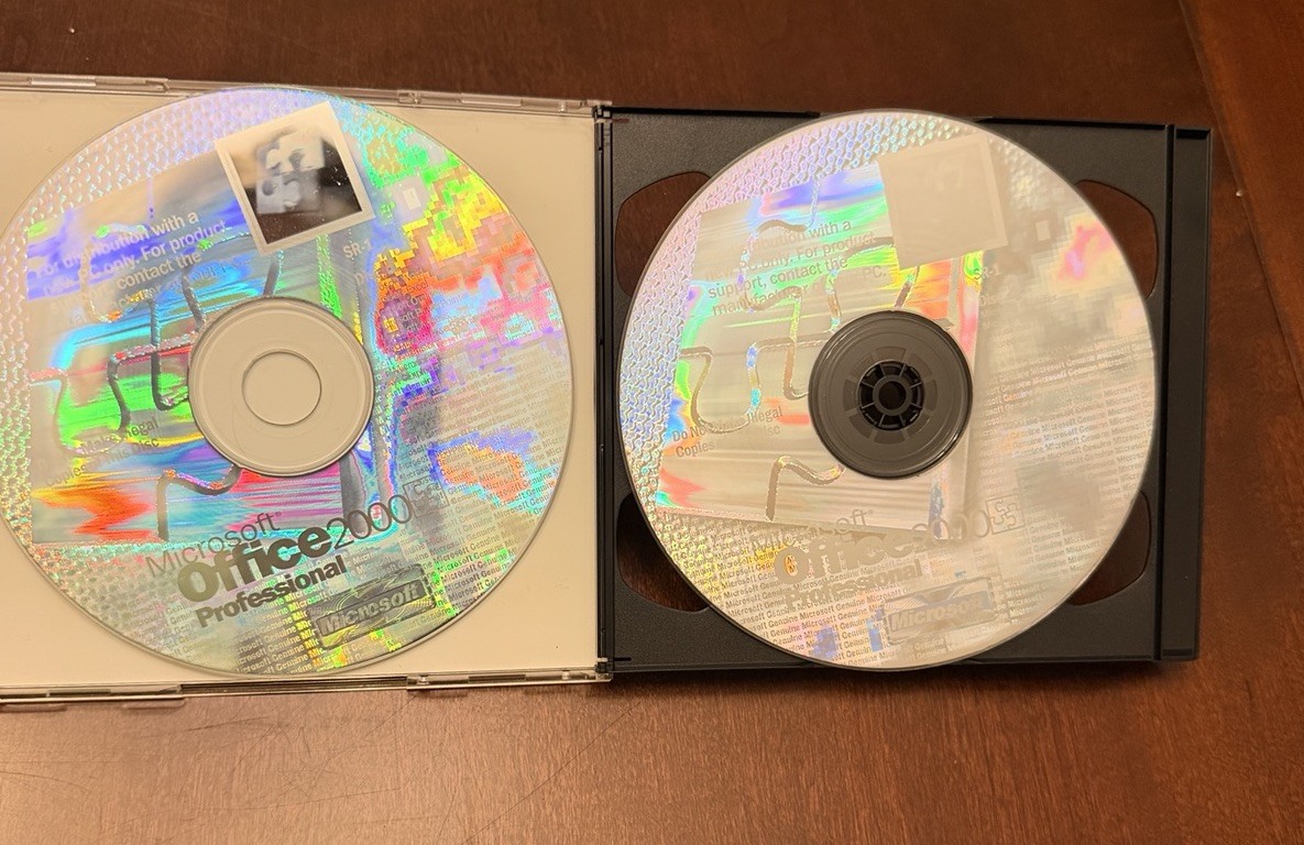 Microsoft Office 2000 Professional Vintage PC Software 2 Discs With CD Key Used
