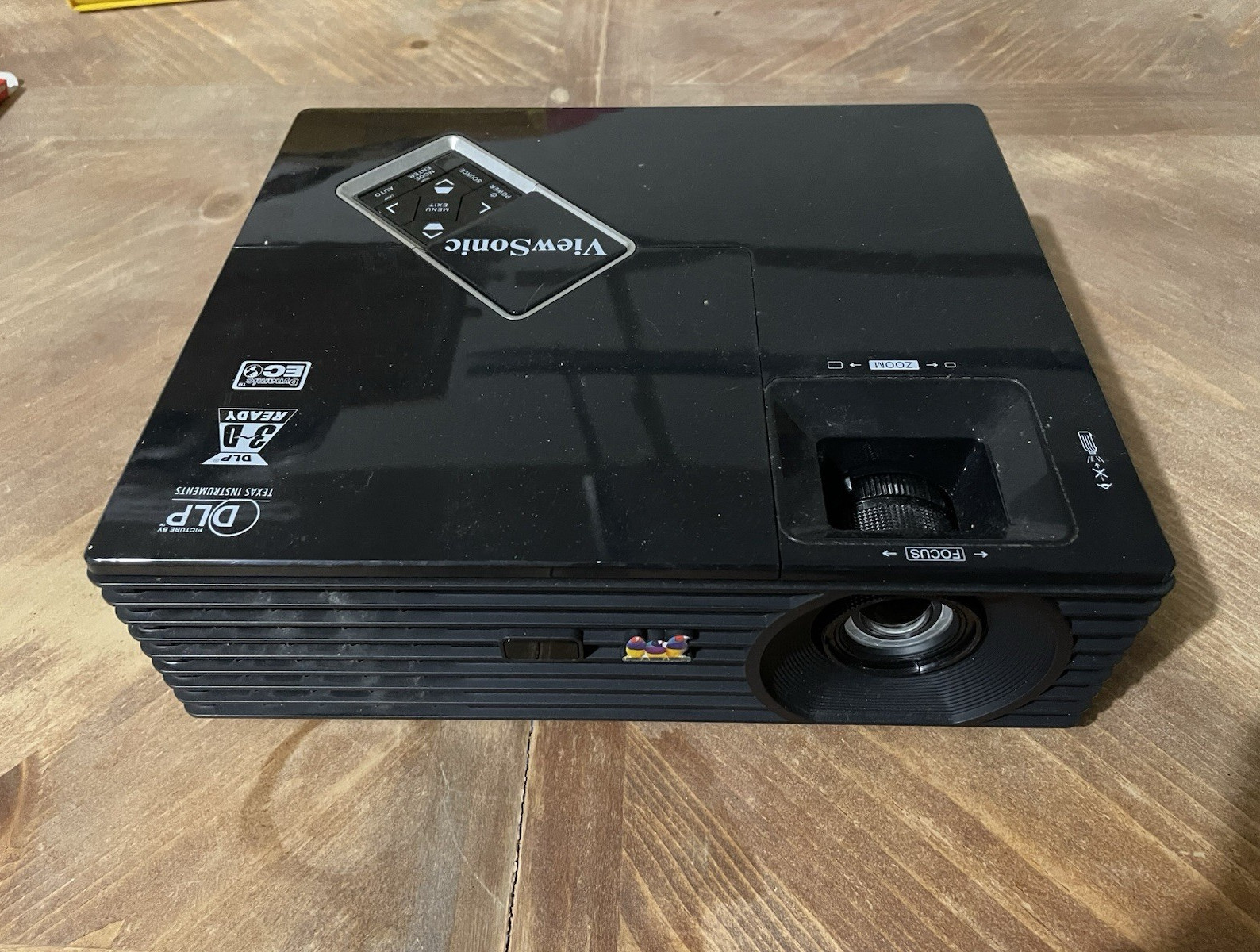 ViewSonic PJD5132 DLP Projector 2700 ANSI 800x600 4:3 3D HDMI VGA