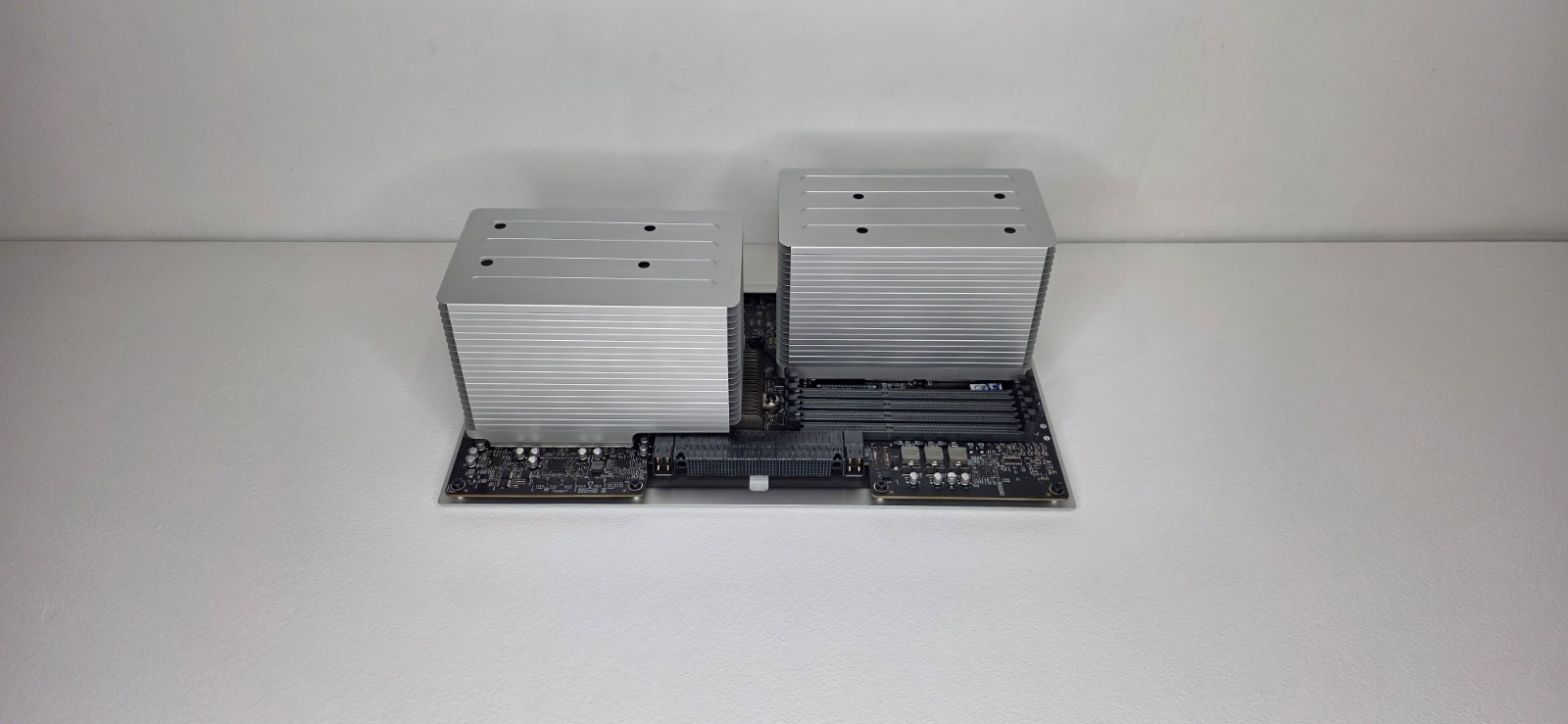 Apple Mac Pro 5,1 2010 2012 CPU Tray Dual Xeon 2.4 GHz 6-Cores No Ram 639-0460