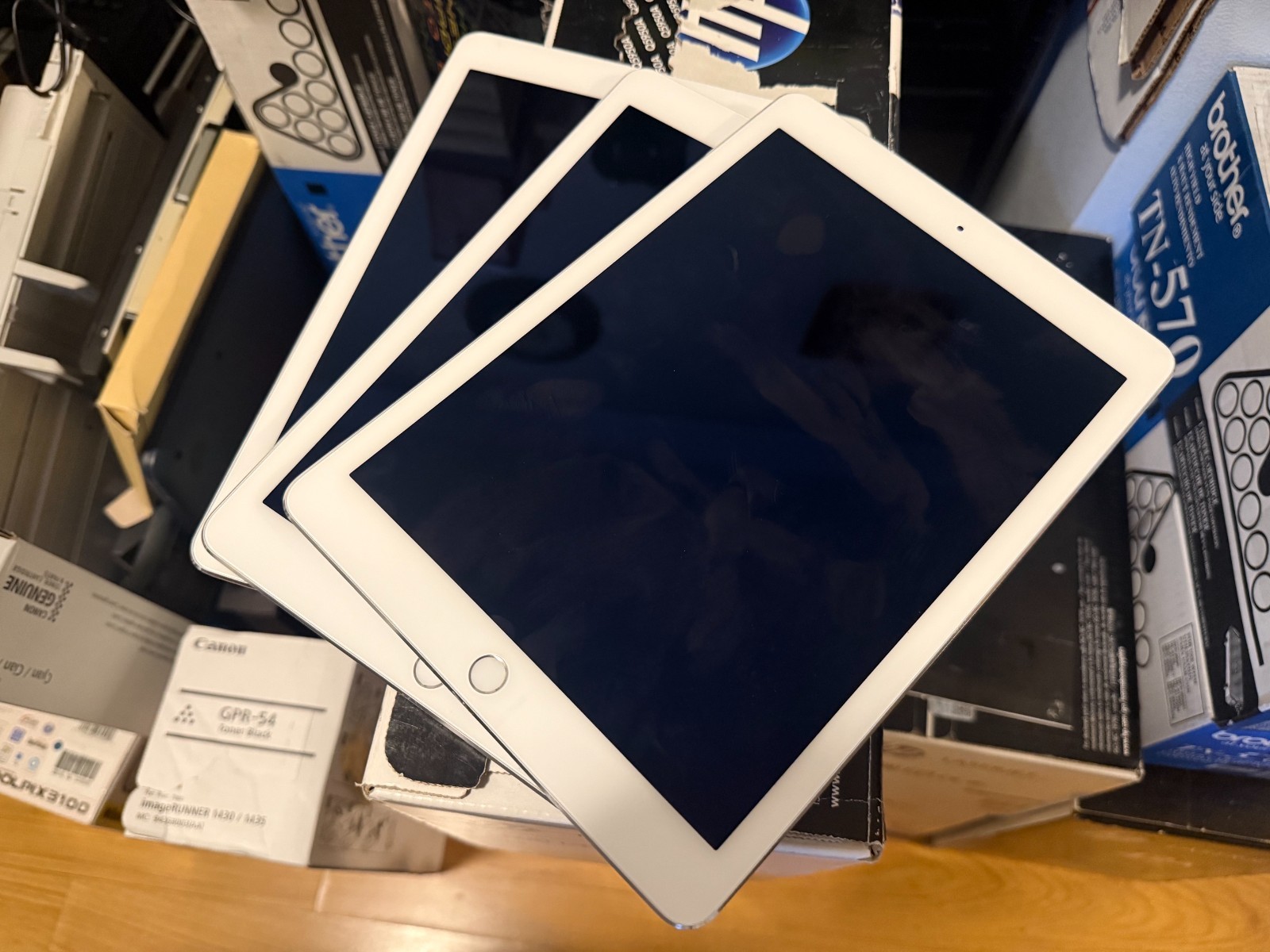 Apple iPad White A1566 LOT OF 3 - Parts or Not Working (AS-IS)