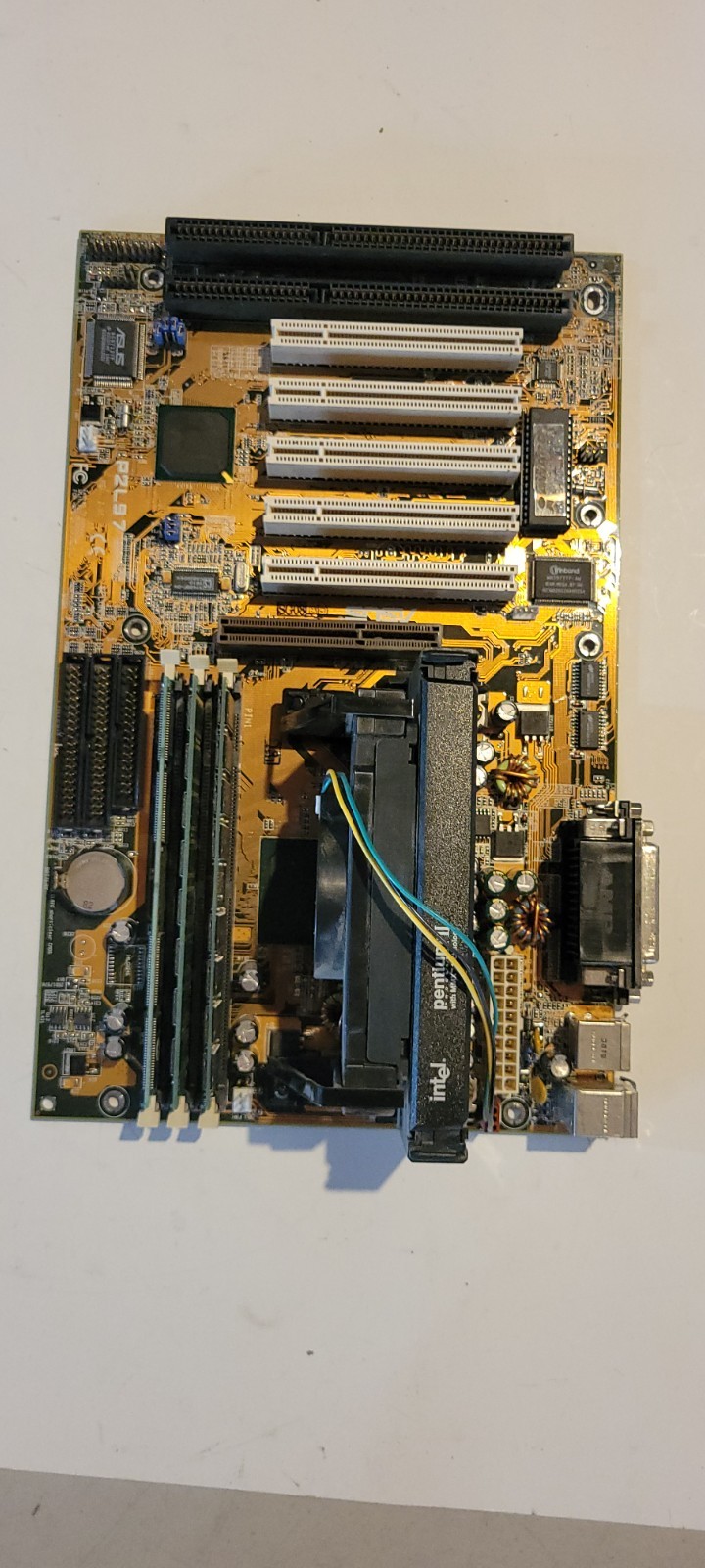 Asus P2L97 REV 2.04 2xISA + Pentium II motherboard