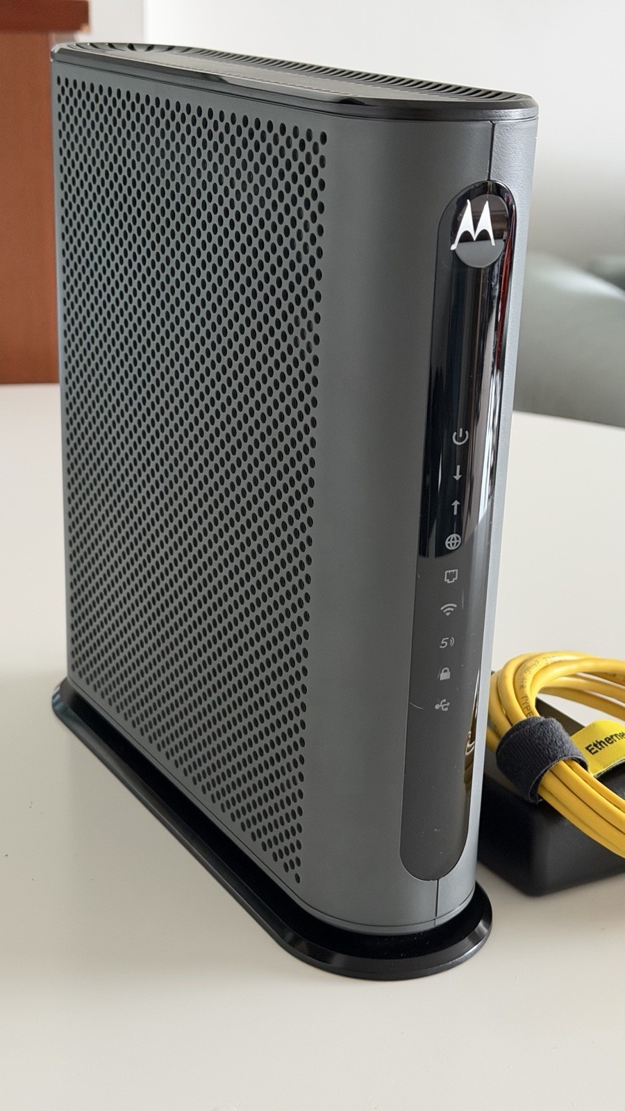 Motorola MG8702 - Modem Router - DOCSIS 3.1 AC3200 - Dual-Band Gigabit - 4-Port