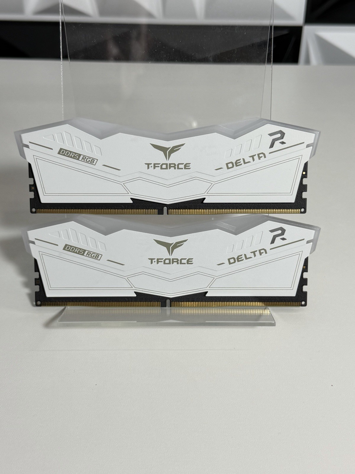 TEAMGROUP T-Force Delta R RGB 32GB (2x16GB) 5200MHz White Memory