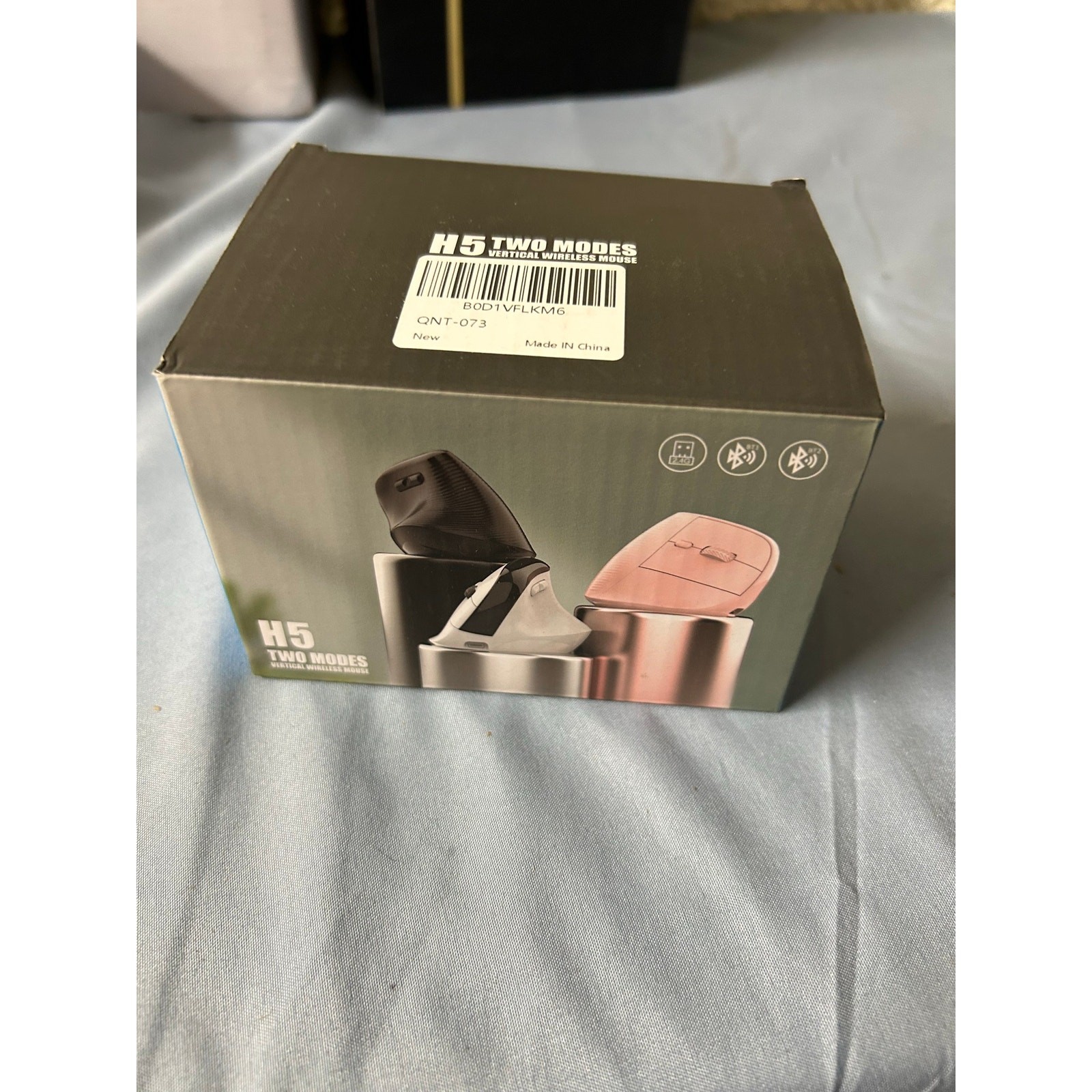 New Ergonomic Wireless Vertical Mouse Rechargeable Quiet Click Multi-Device