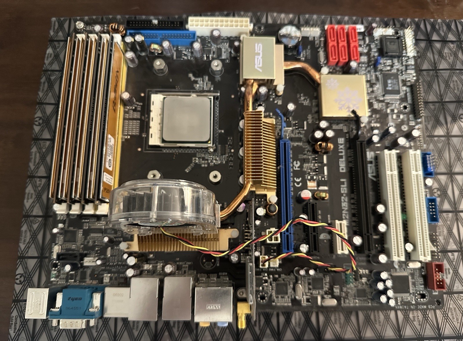 ASUS M2N32-SLI Deluxe + AMD Phenom II CPU + 8GB DDR2 RAM + Cooler Master Cooler