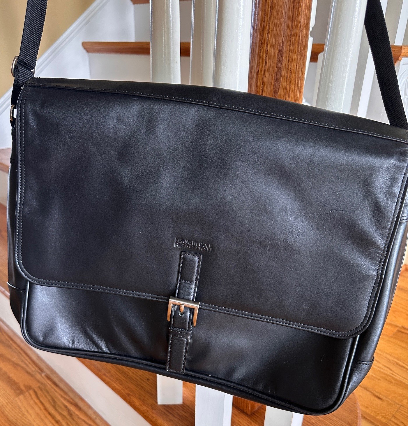 Kenneth Cole Reaction Computer/Messenger Shoulder Bag 16"x13" Used-Nice