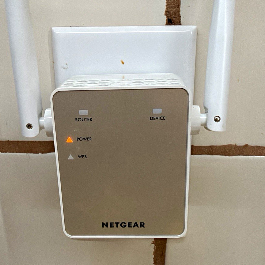 NETGEAR EX6120 AC1200 Dual Band WiFi Range Extender Wall Plug Booster Tested