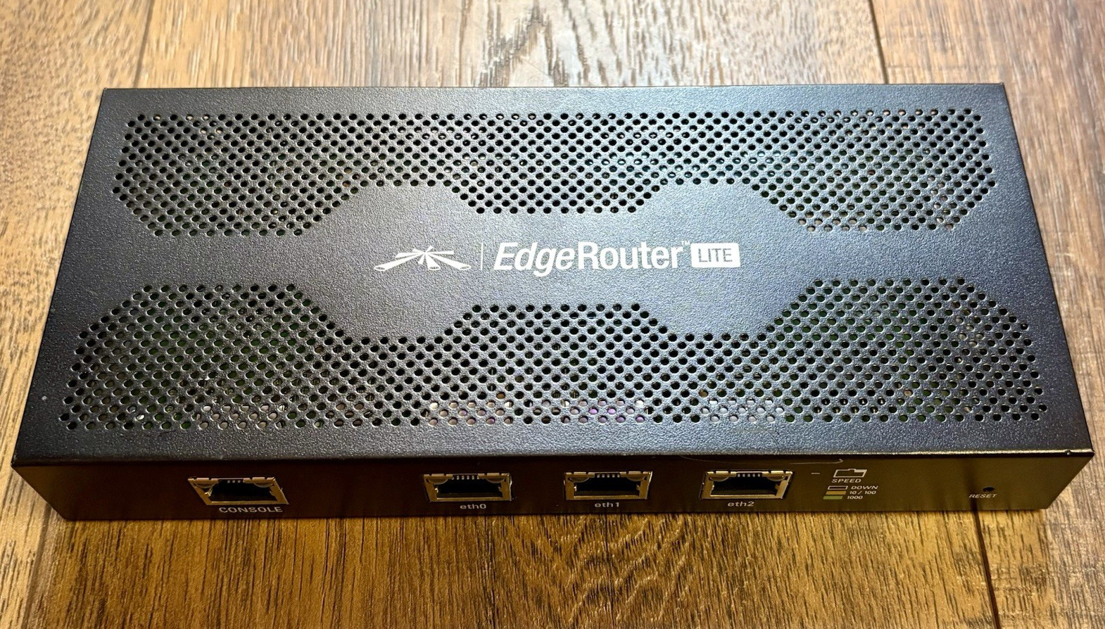 Ubiquiti Networks EdgeRouter Lite ERLite-3 3-Port Gigabit Wired Router VPN