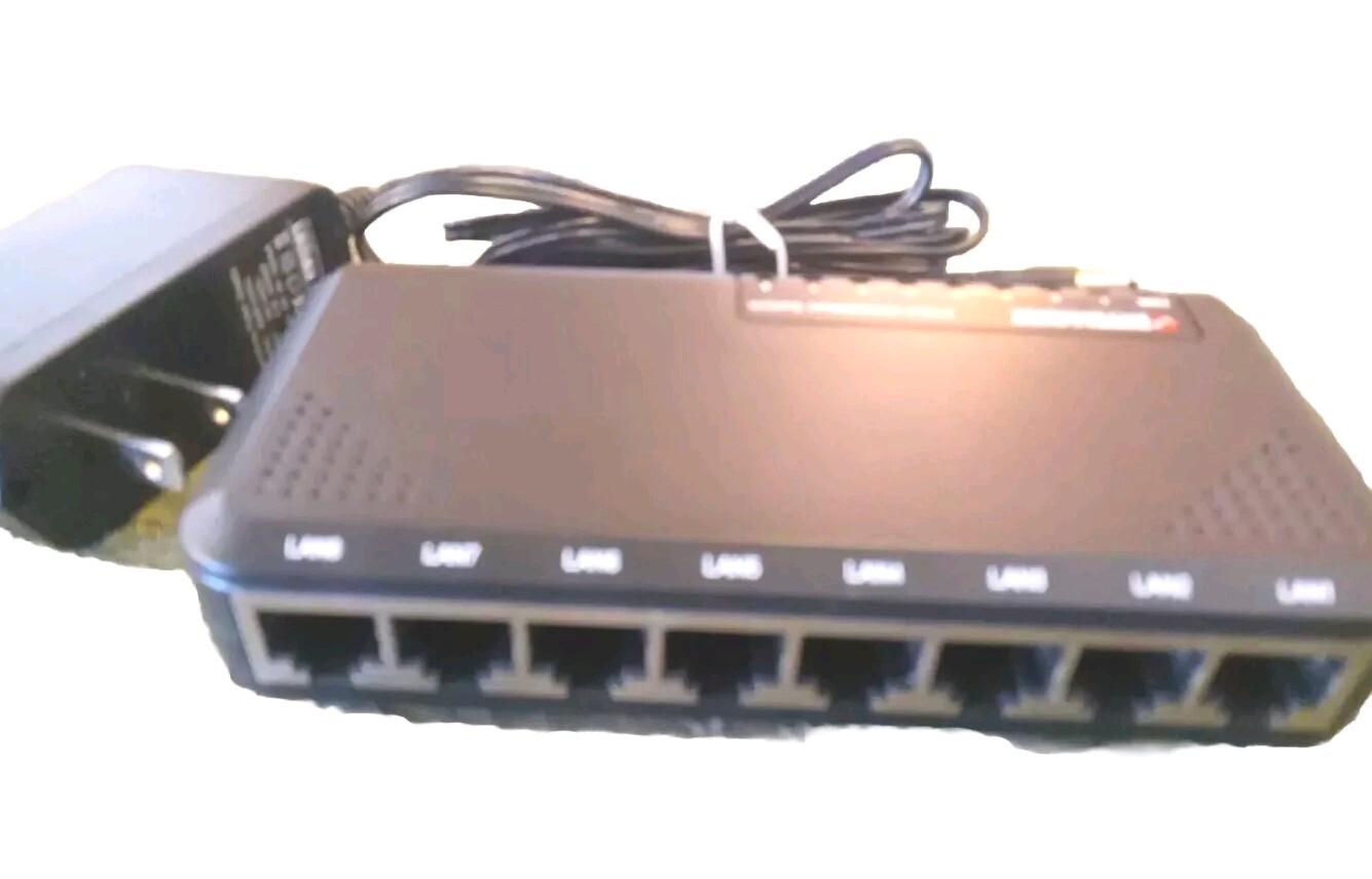 Intellinet 8 Port 10/100 Mbps Desktop LAN Switch 5" Long Tested