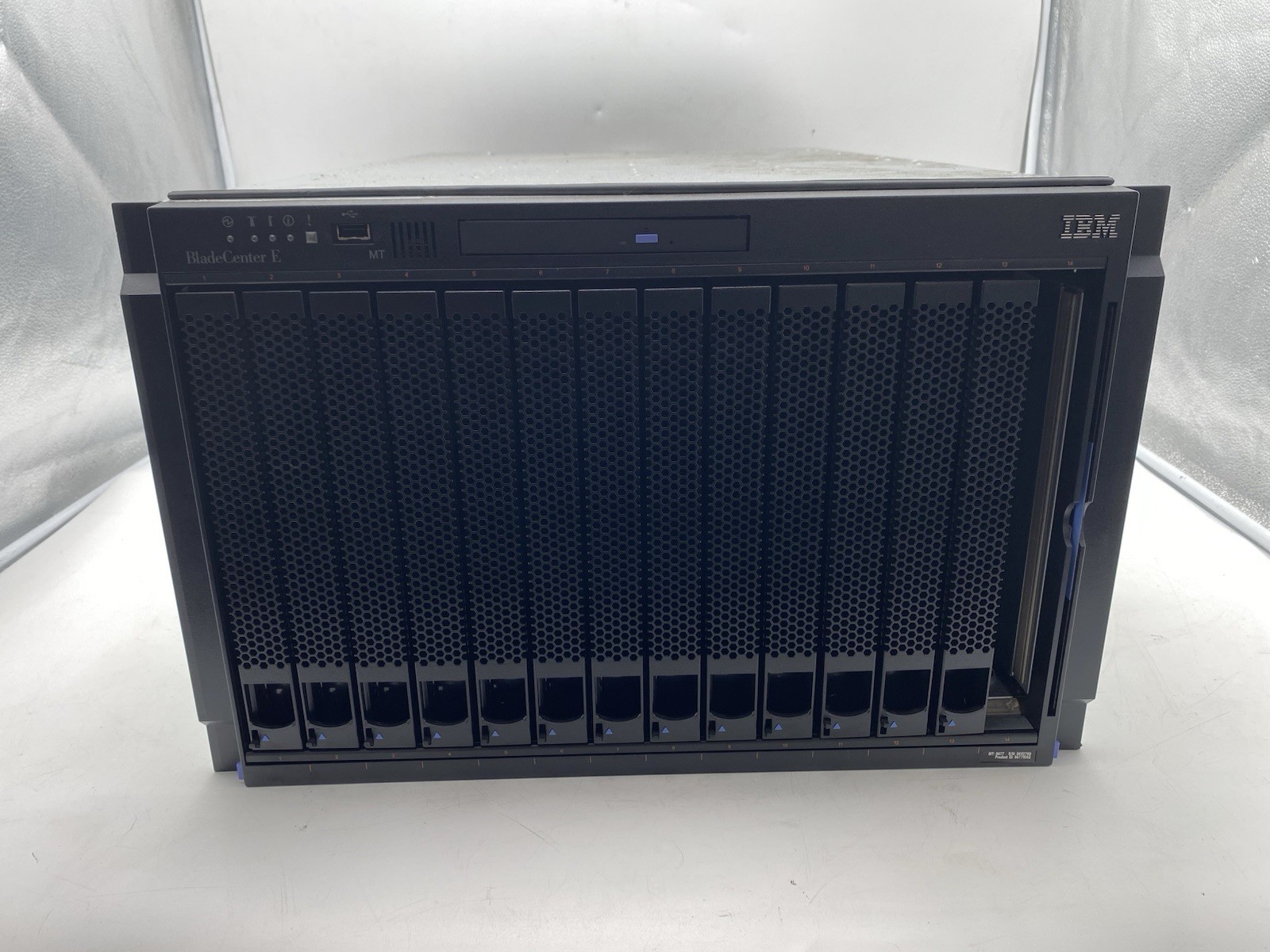 IBM 8677WAQ BladeCenter E Type Rack-Mounted Server 4x PSU & Mounting Kit