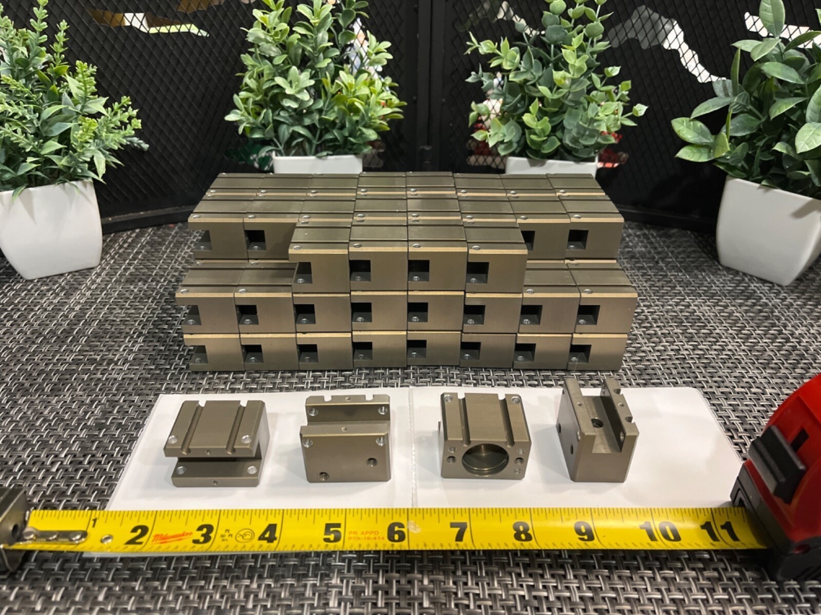 5 QTY BULK LOT- DESTACO ROBOHAND MINI ROLLER BEARING V-RAIL SLIDE HOUSING -NEW