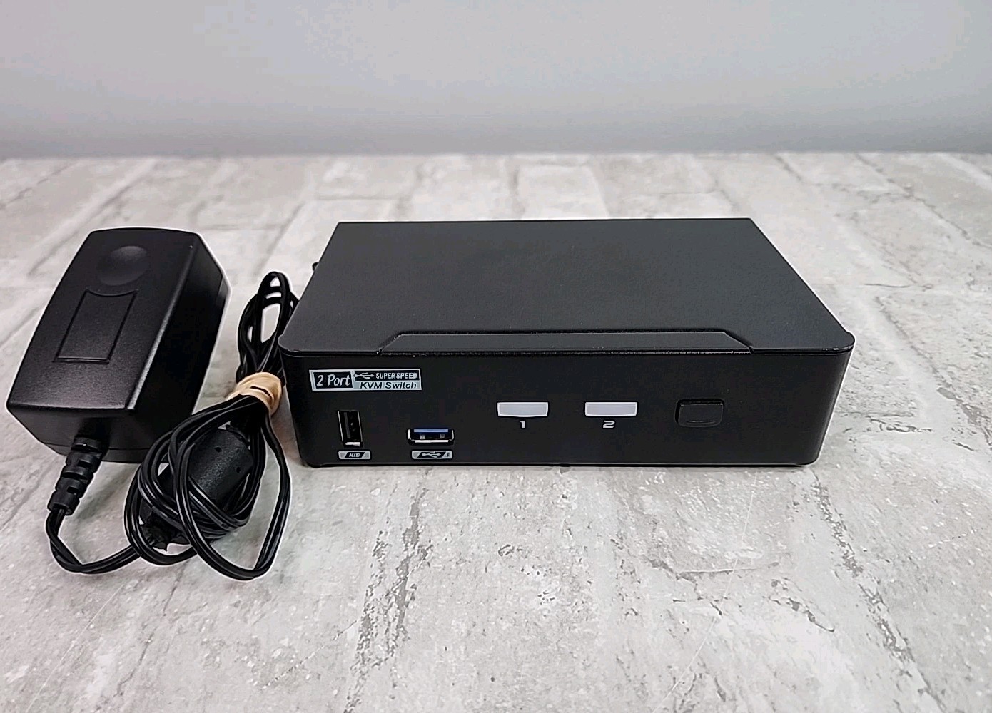 Rextron PAAG-E3112B 8K DisplayPort 1.4 KVM Switch 2-Port USB 3.2 4K 144Hz