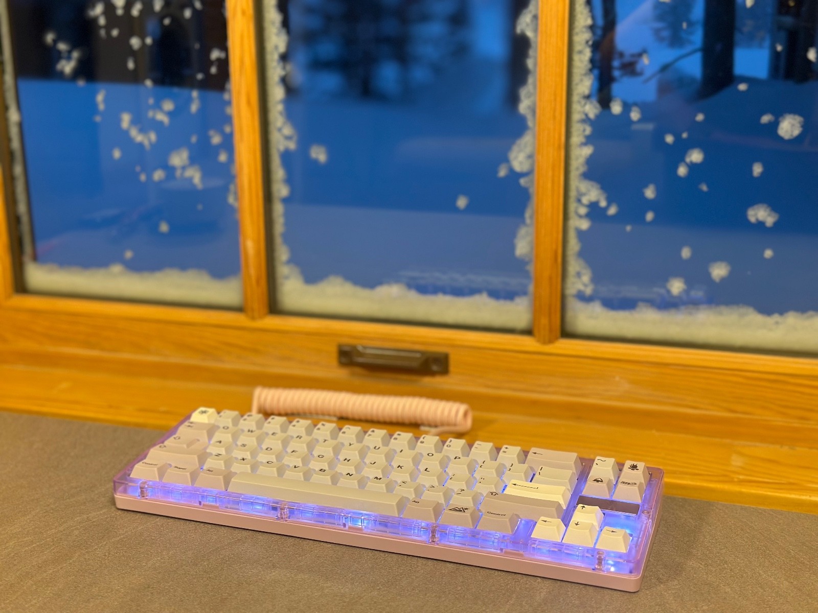IKKI68 Aurora R2 x Winter Breath - Wired Mechanical Keyboard