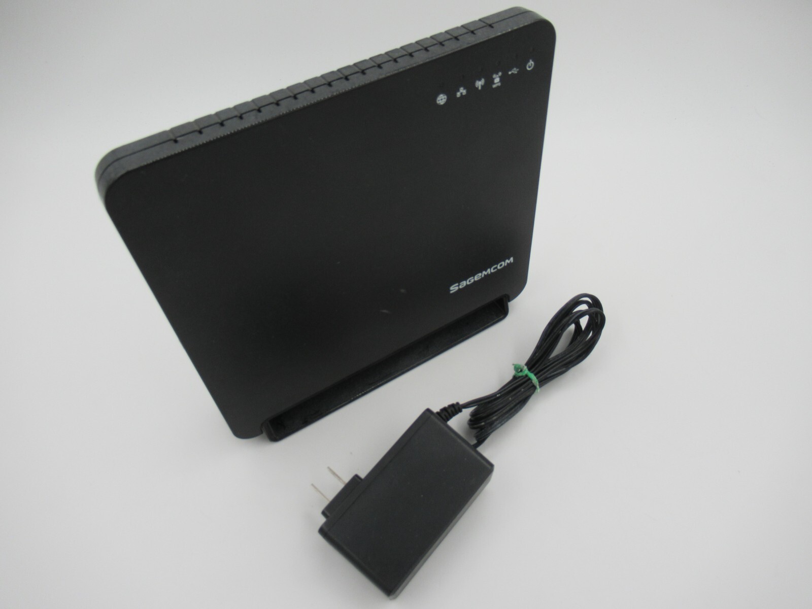 Sagemcom Optimum Fast 5260 WiFi Dual Band Router with an AC Adapter Bundle