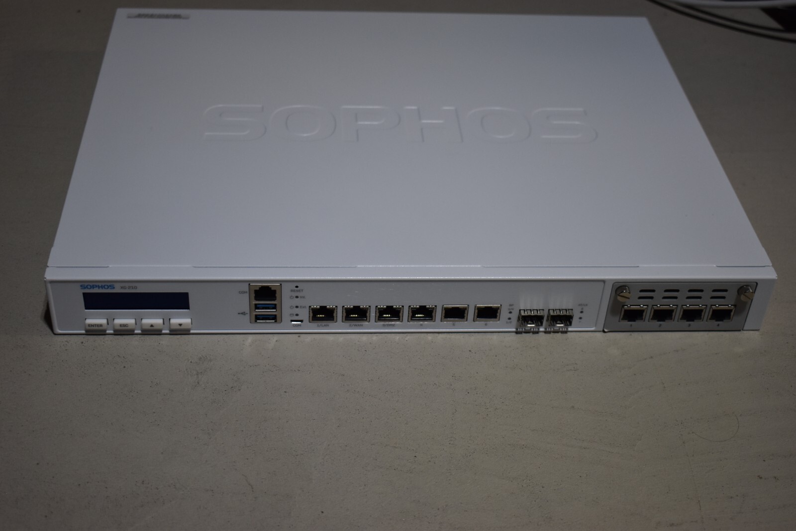 Sophos XG210 v3 12x Gigabit Rackmount PFsense Firewall i3-6100 8GB RAM AES-NI