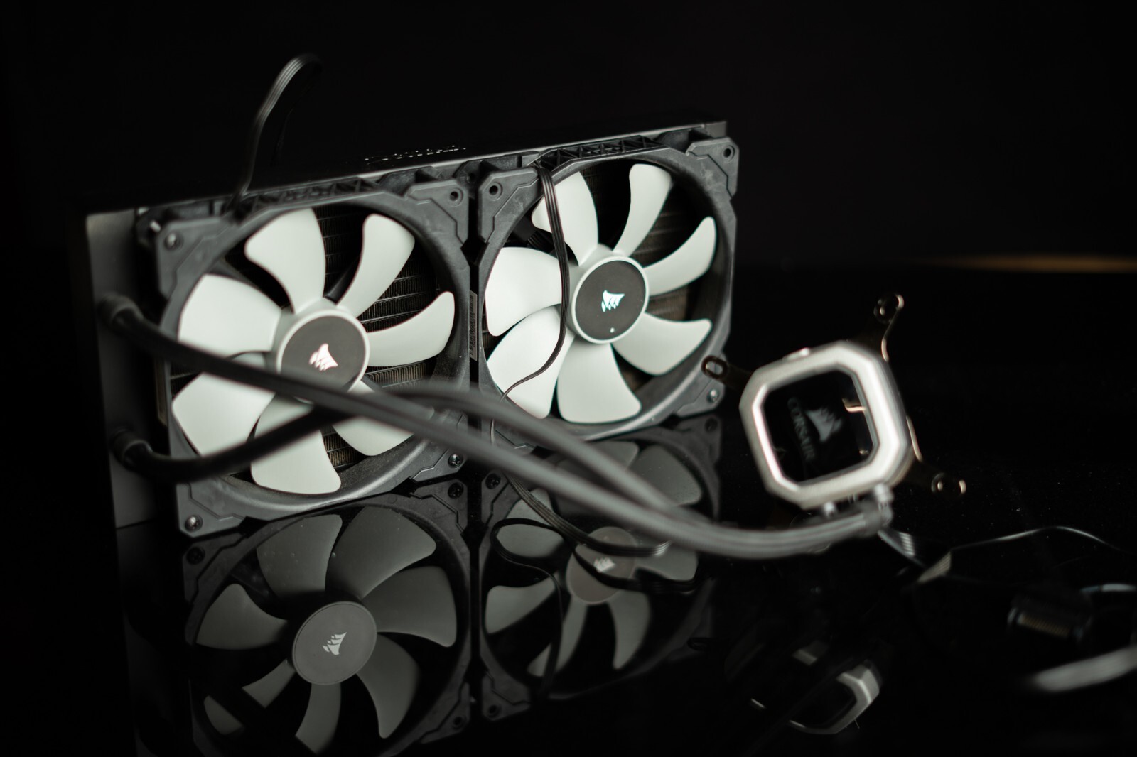 CORSAIR Hydro Series 280mm Liquid Cooling System with RGB Lighting - Black/Gray