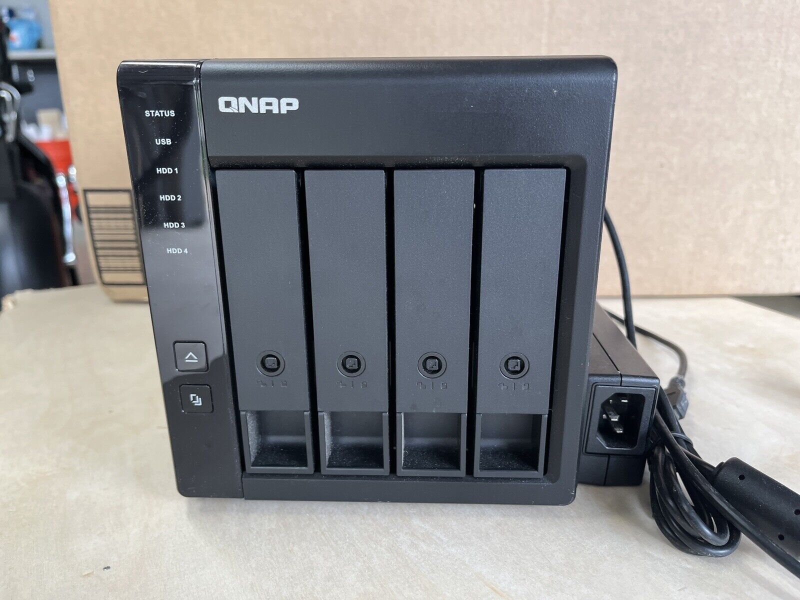 QNAP TR-004 4 Bay USBC Storage with Hardware RAID With 4 Samsung 250GB SSDs