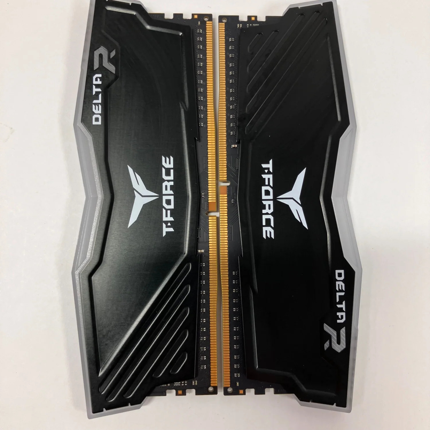 TeamGroup T-Force Delta RGB 16GB (2x8GB) RAM DDR4 3200MHz TF3D48G3200HC16FBK