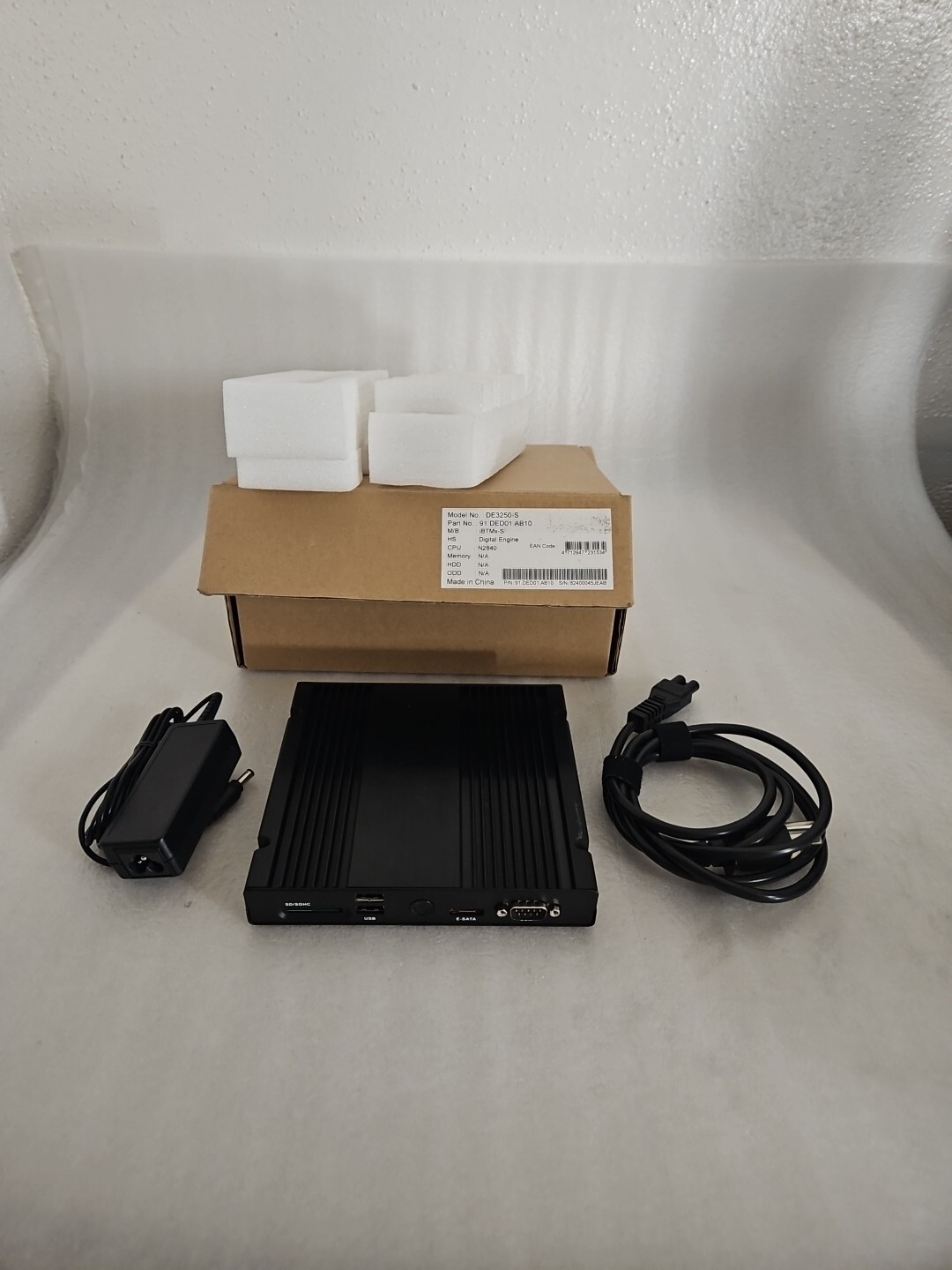 NEW AOpen DE3250 Digital Signage Media Player USFF Celeron N2840 