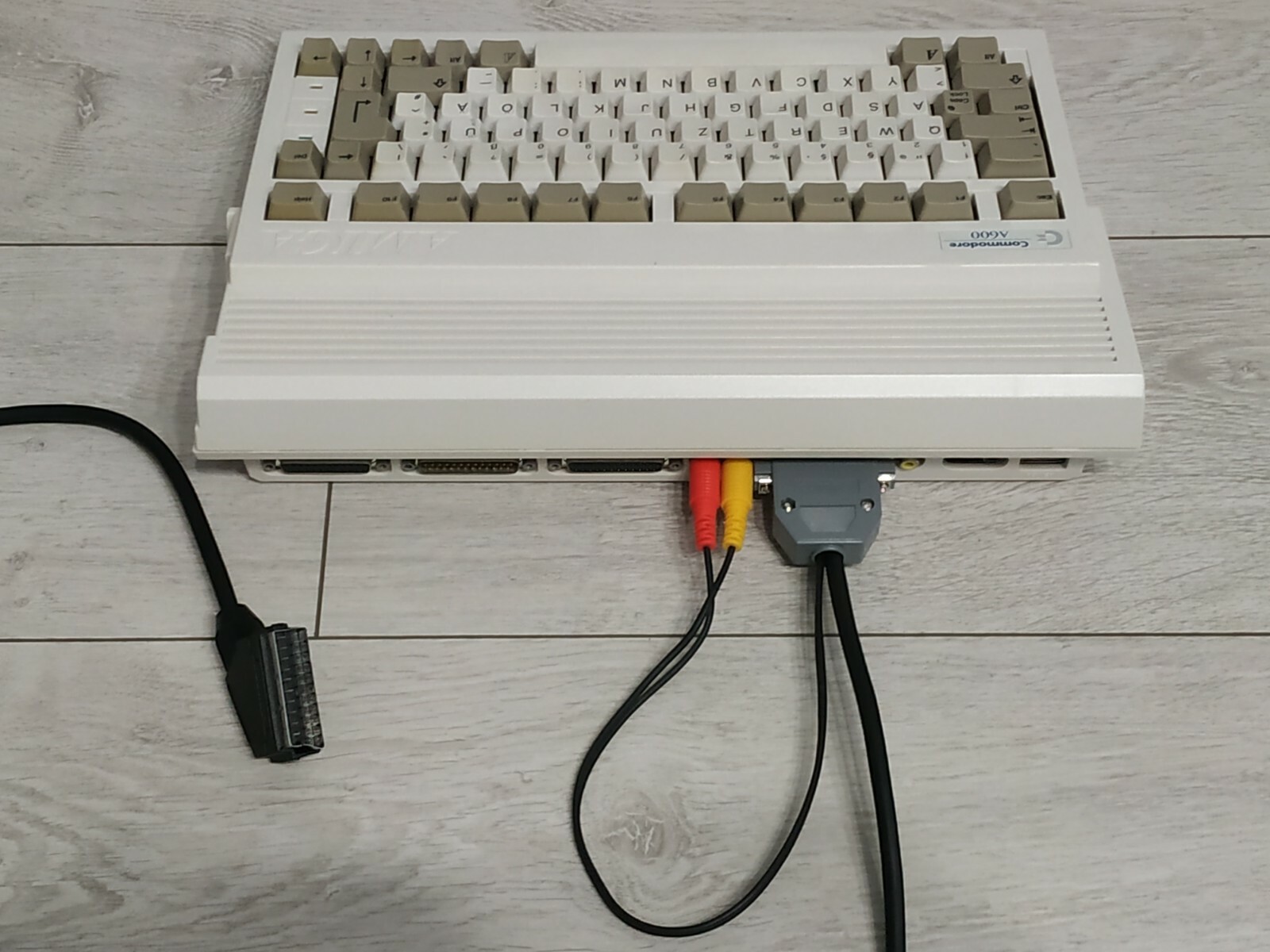 AMIGA DB23 to Scart cable WITH AUDIO ,High Quality, A500, A600, A1200, A2000