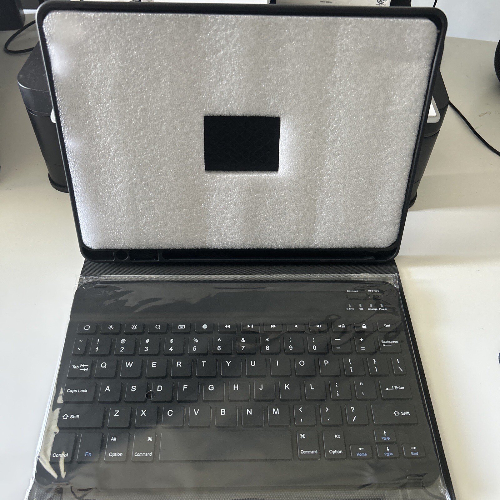 New. Chesona Branded. iPad Keyboard 9th Gen