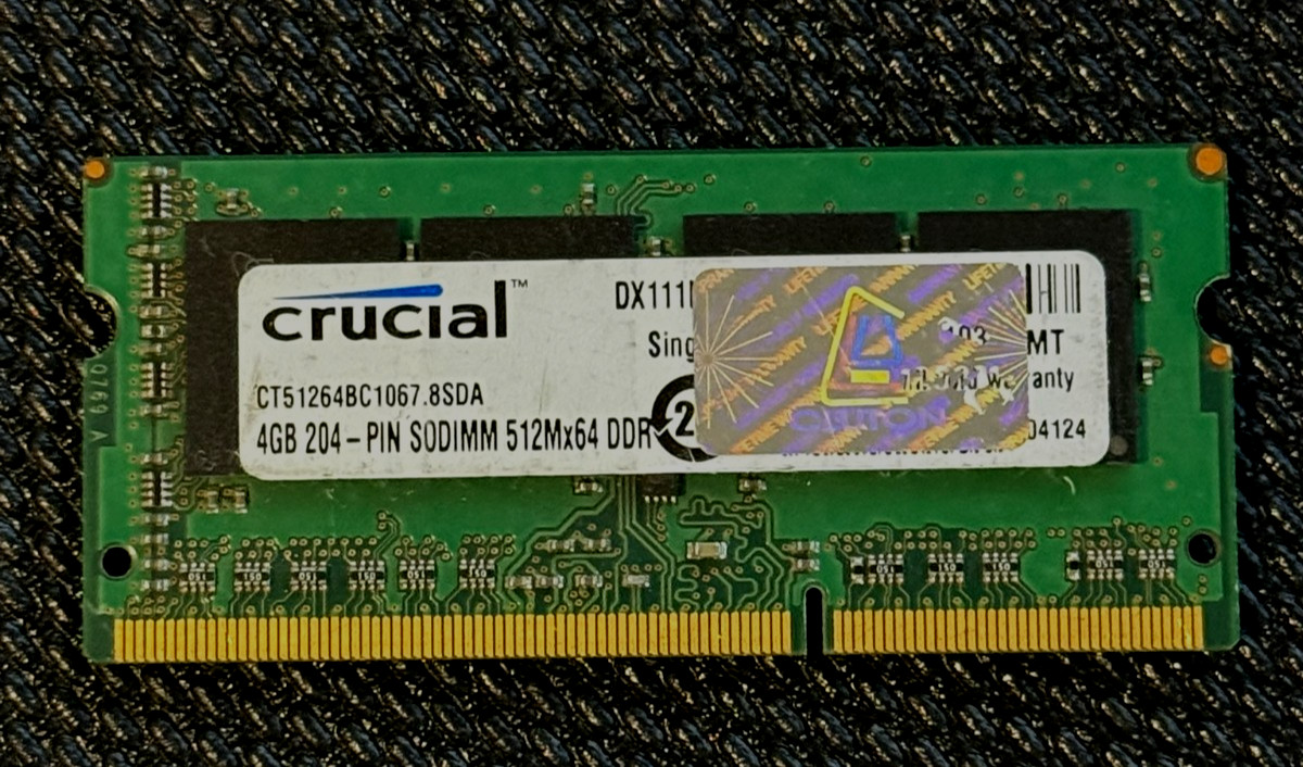 Crucial 4GB DDR2 SO-DIMM 204-Pin PC2-8500 DDR3 Non-ECC CT51264BC1067.8SDA