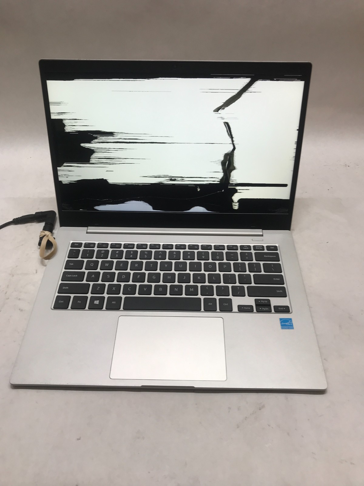 Samsung Galaxy Book Go NP340XLA-KA2US Snapdragon 4GB 64GB For Parts CRACKED - DW