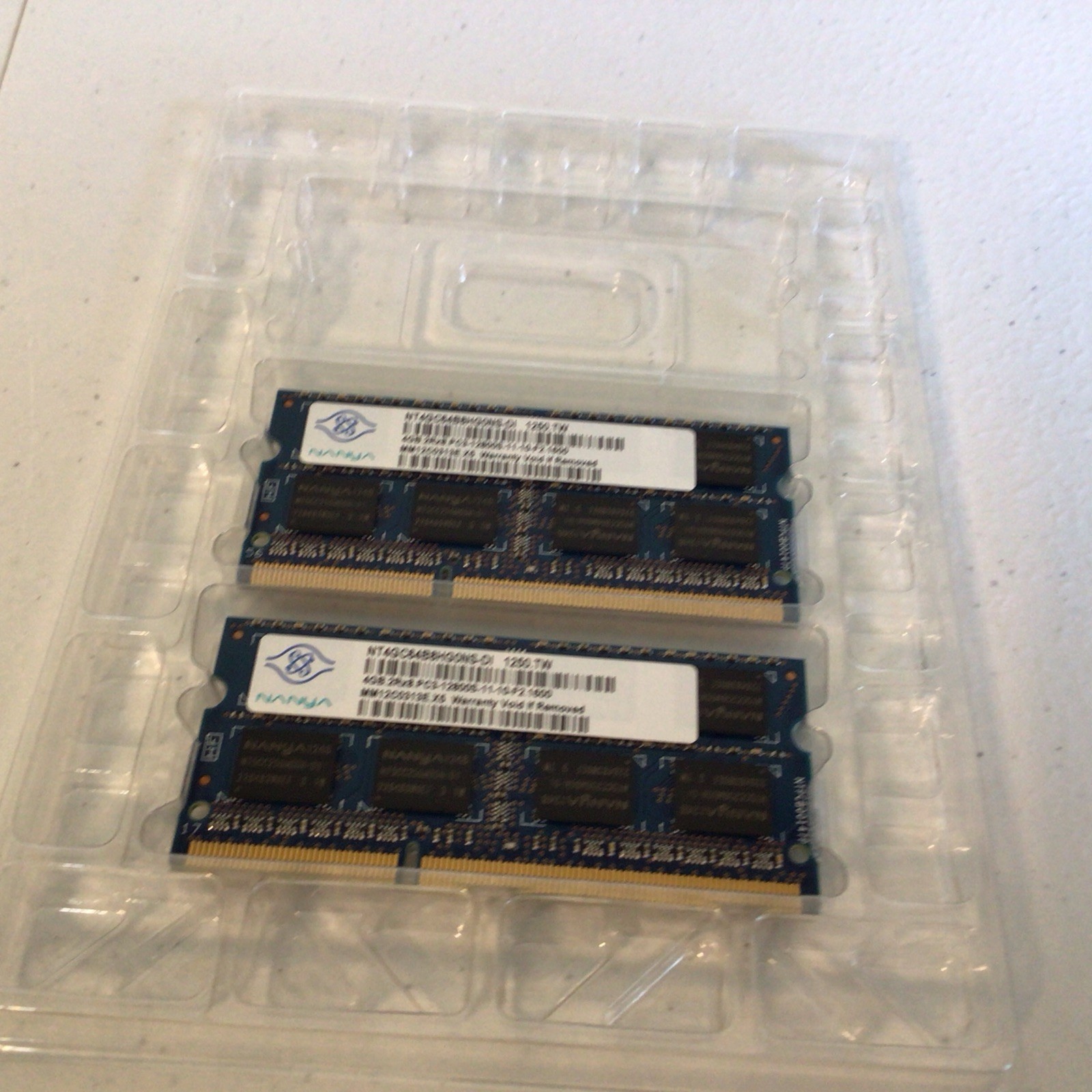 2 STICKS NANYA 4 GB FOR A TOTAL OF 8 GB RAM.  RAM MM12C0313E X5 PC312800S