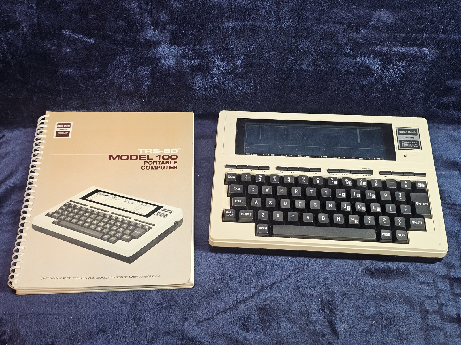 Vtg Radio Shack TRS-80 Model 100 Portable Computer w Guide Case As Is