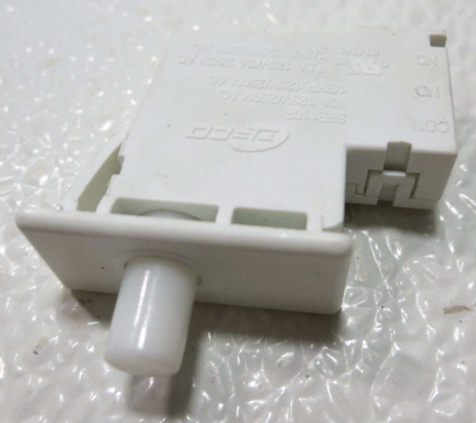 DC64-00828B DOOR Switch 90720 SPE110F DECO Dryer Snap In