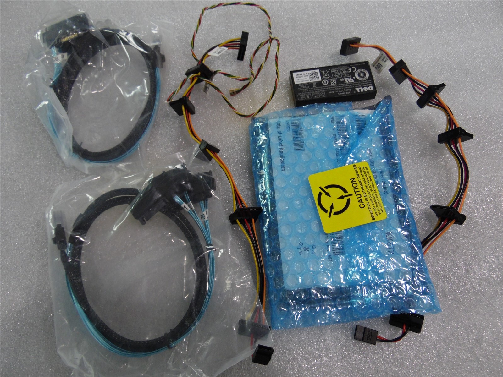 DELL POWEREDGE T410 SERVER PERC H700 PCI RAID KIT BATTERY CABLES 8 CABLED HDD
