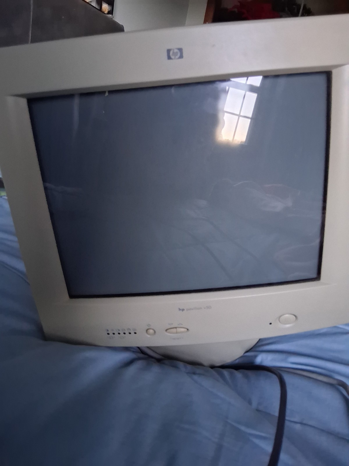 HP Pavilion Computer Monitor, V50 Model P1287S, Powers up
