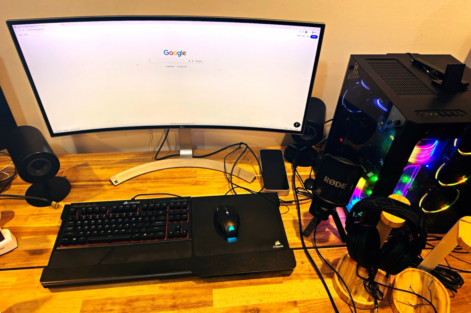 LG ultrawide 34” monitor+ Lian Li 08 case PC