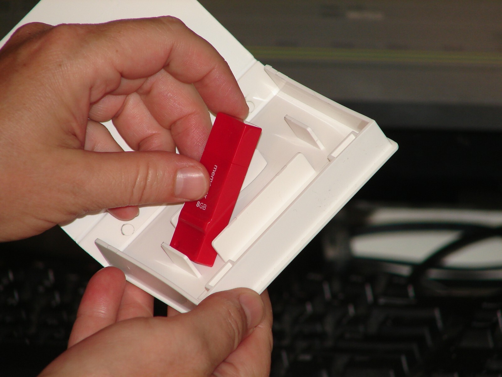 Thumb / Flash / Jump / USB drive case (white 4-pack)