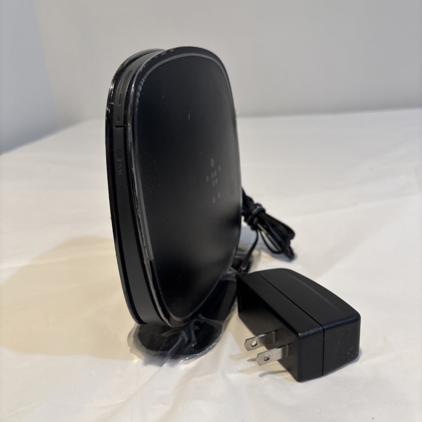 Belkin N450 DB 4-Port 10/100 Wireless N Router F9K1105V3 With Power Cord Used