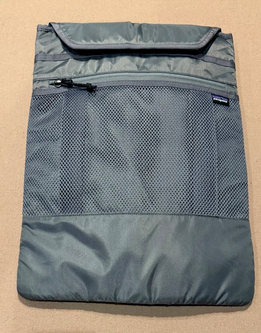 EXCELLENT CONDTION-Patagonia Gray Nylon Mesh Refugio Laptop Sleeve Case 15”x 11”