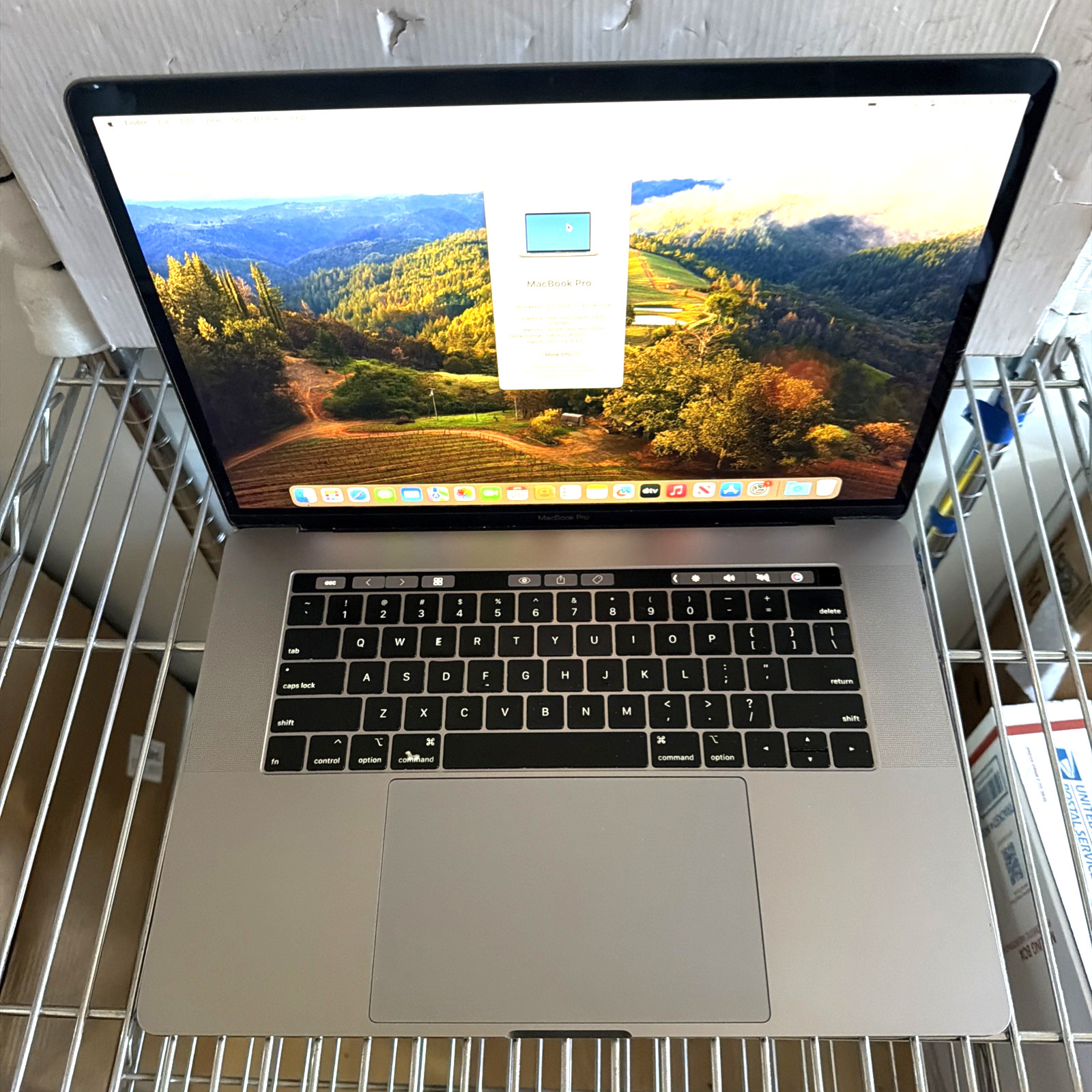 Apple 2018 MacBook Pro 15in 2.2 GHz 6 Core I7 32 GB 250 SSD A1990 Nice