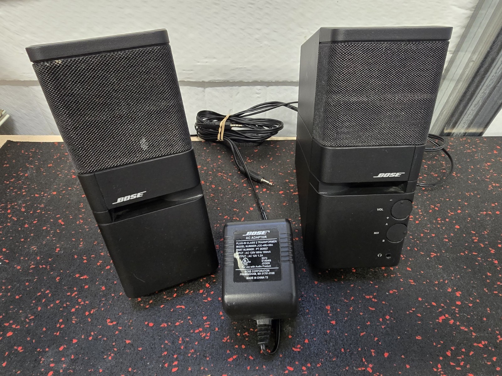 Bose MediaMate Computer Speaker Pair W/ AC Adapter Tested & Works Sounds Great