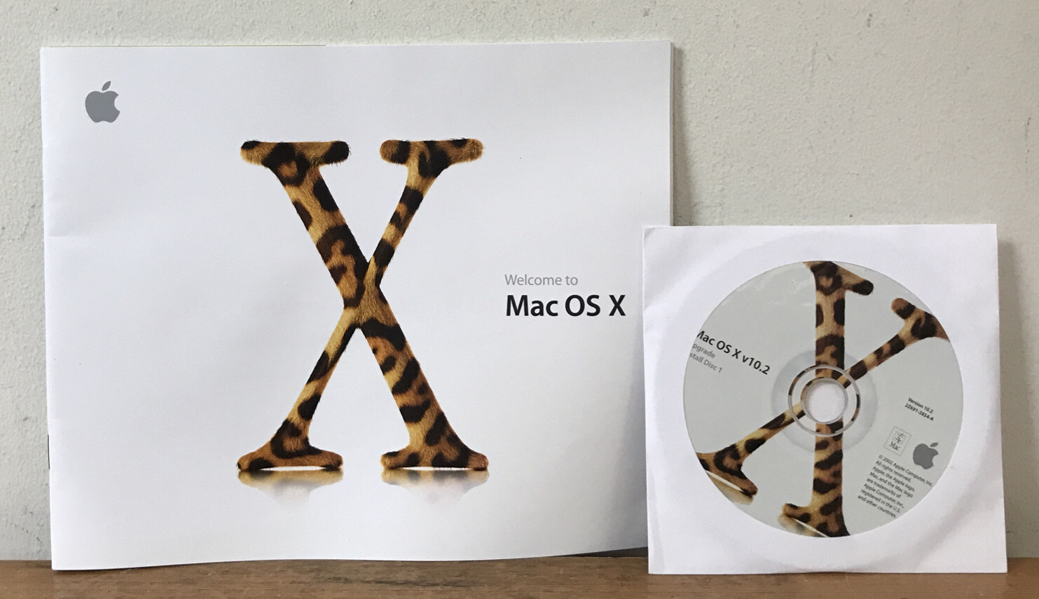 Vintage 2002 Apple Mac OS X Upgrade Install Discs Manual Version 10.2 Jaguar