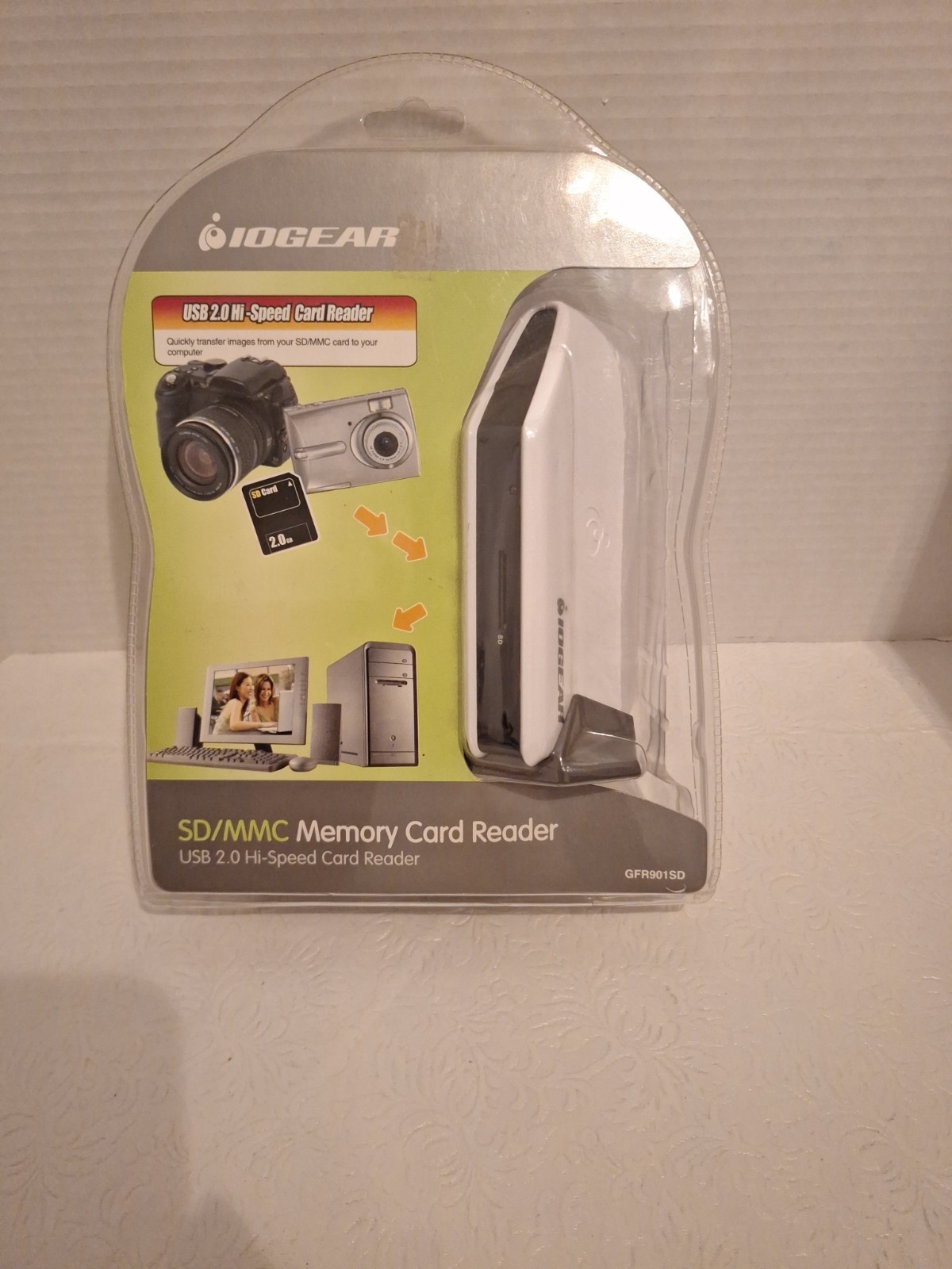 NEW IOGear Desktop SD/MMC Memory Card Reader GFR901SD USB 2.0 