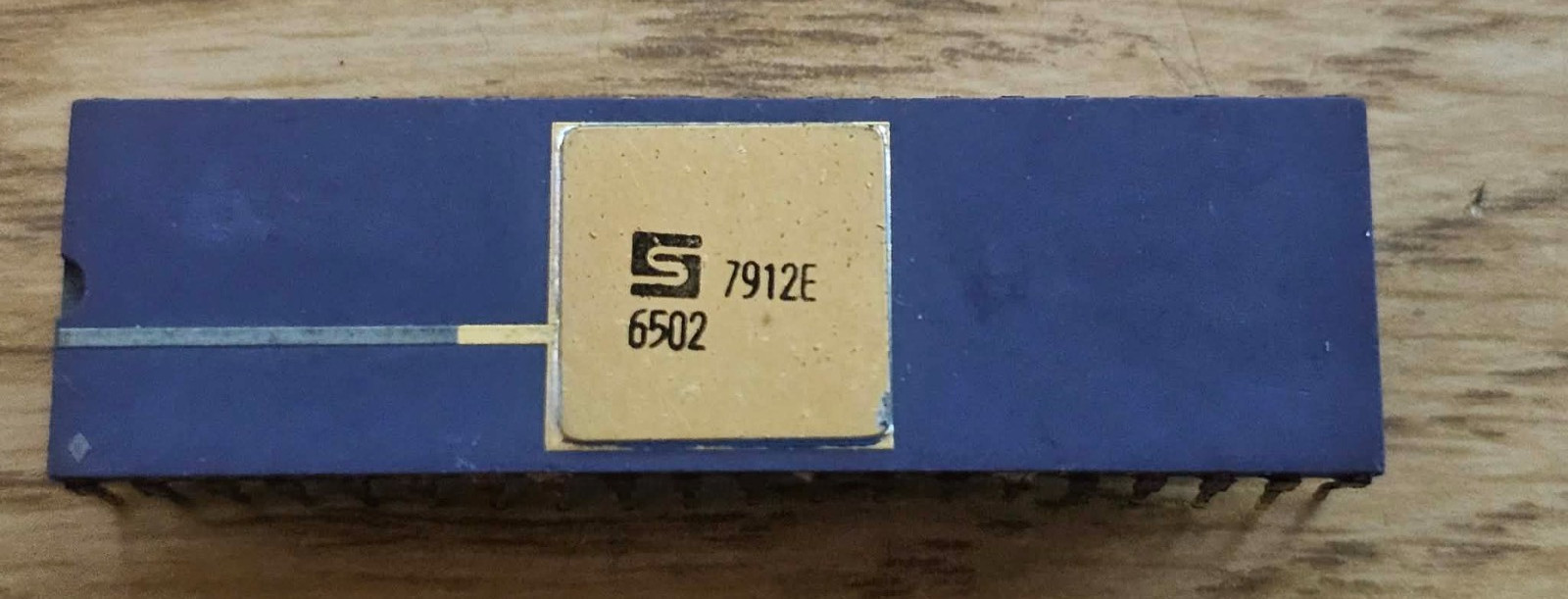 Rare Vintage Retro Ceramic Synertek MOS SY6502 6502 Vintage CPU Apple KIM-1 PET+
