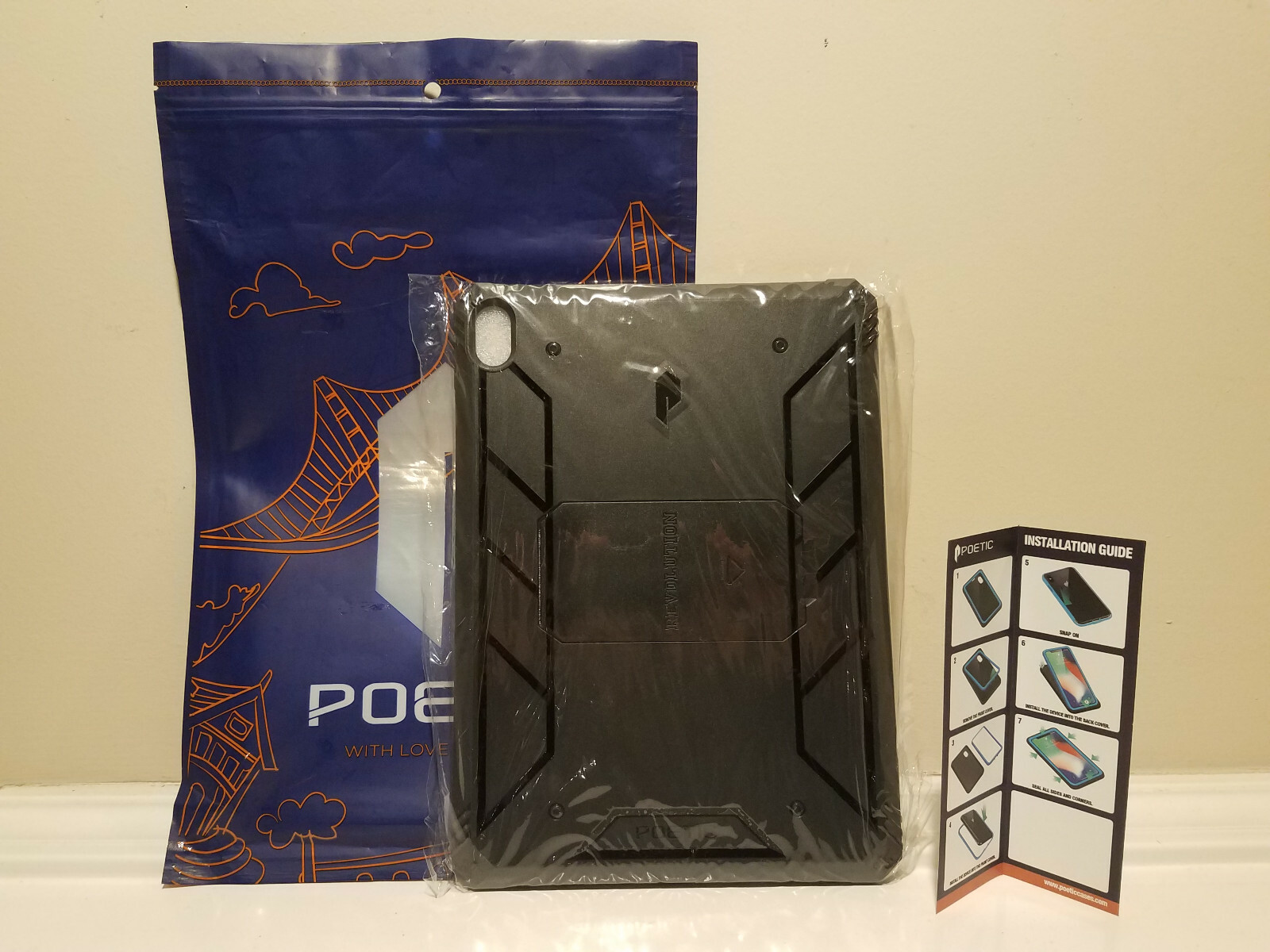 Poetic Revolution iPad Pro 11 2018 Case Cover * Black NEW * With Love from SF