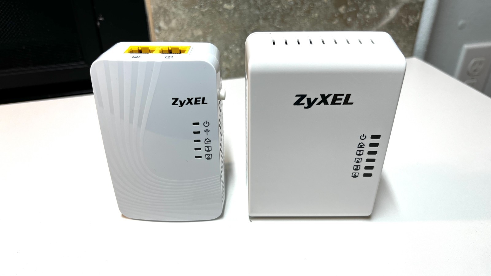 ZyXEL Powerline PLA4125 4 Port Gigabit Switch & PLA4231 Powerline extender