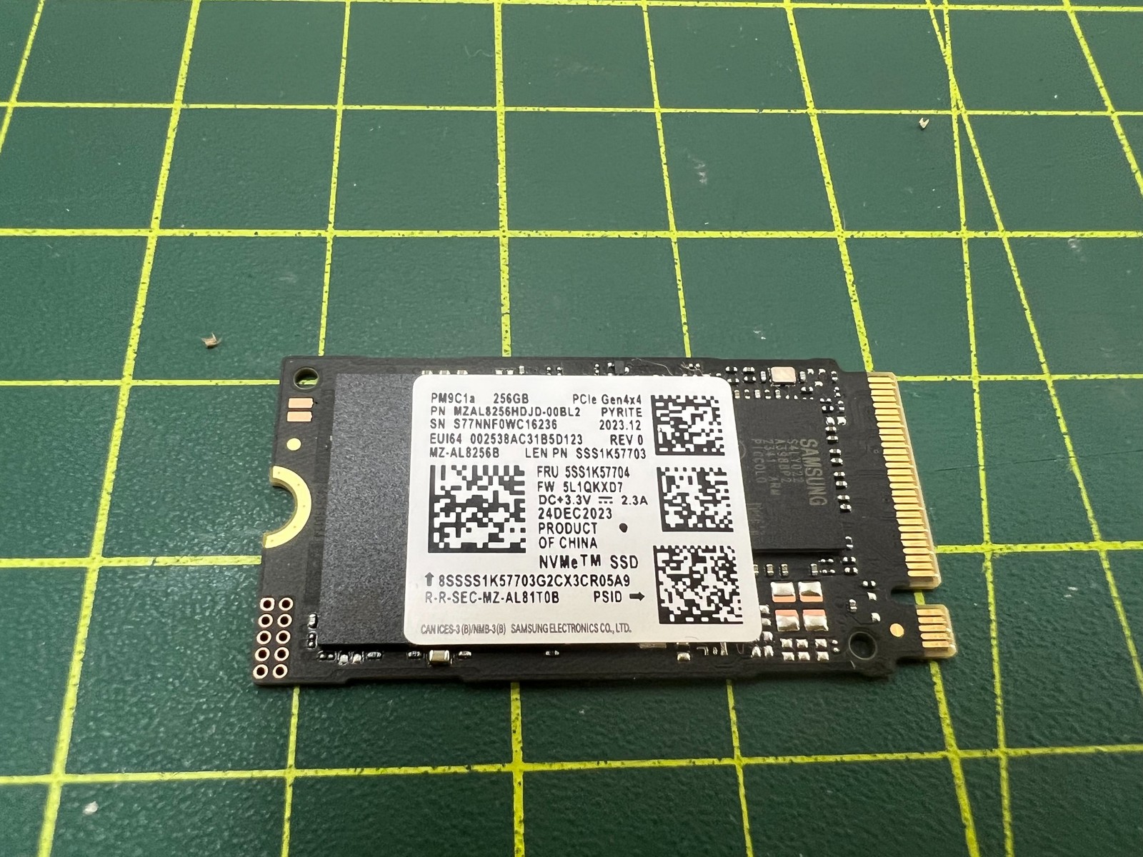 Samsung PM9C1a 256GB MVMe SSD Solid State Drive PCle Gen4x4 MZAL8256HDJD-00BL2
