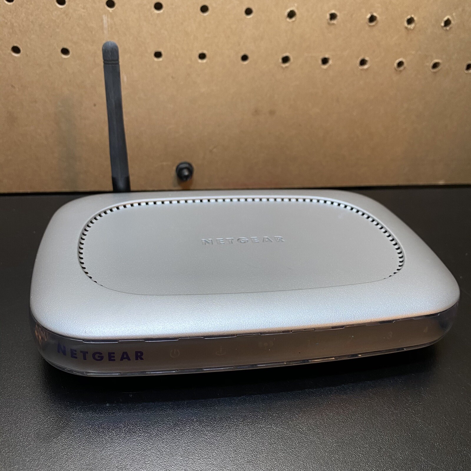Netgear MR814 11 Mbps 4-Port 10/100 Wireless B Router (MR814V2)-No Cords
