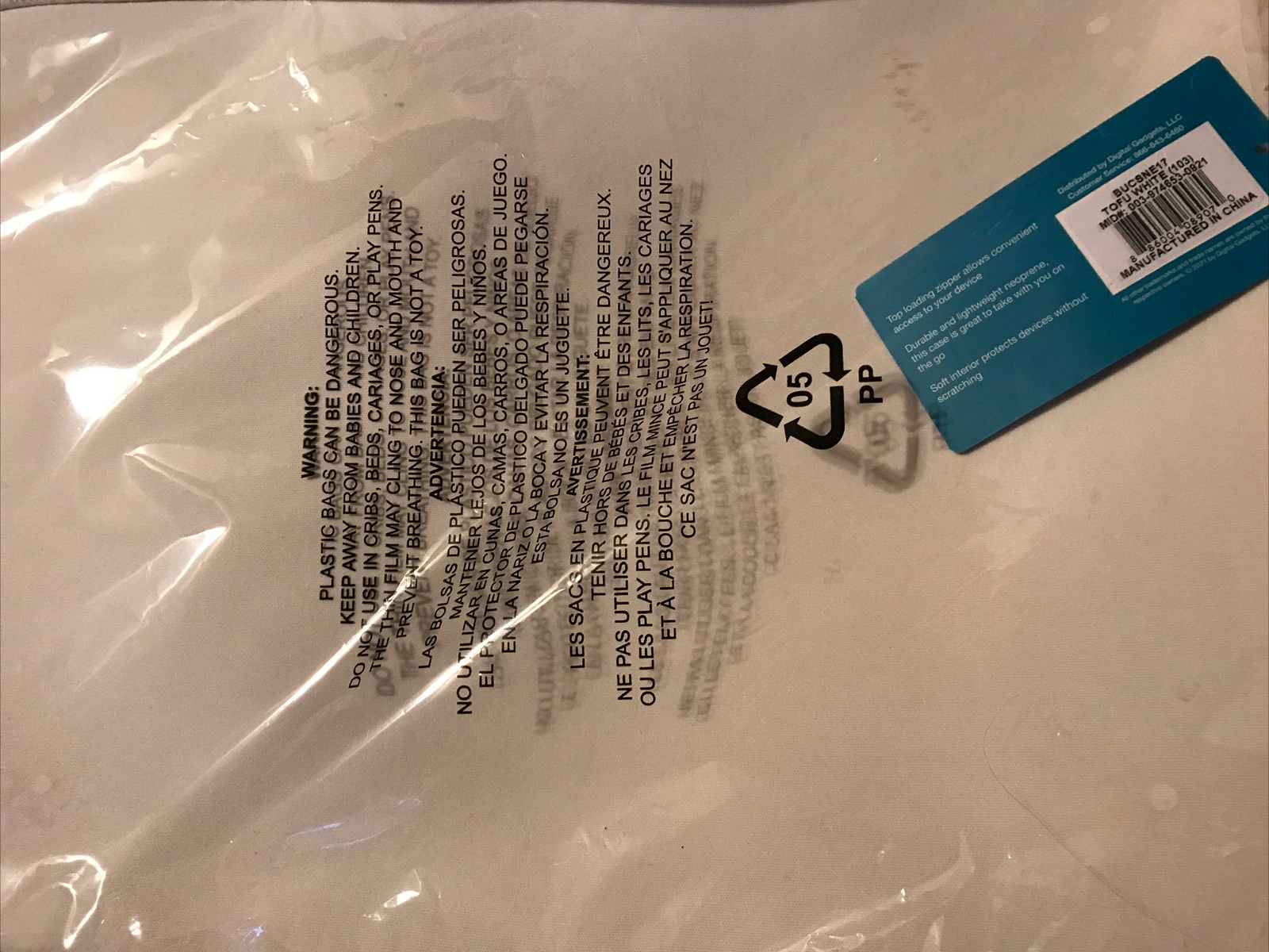 digital basics NWT Sleeve Case  the neo case for laptops up to 17” Tofu White