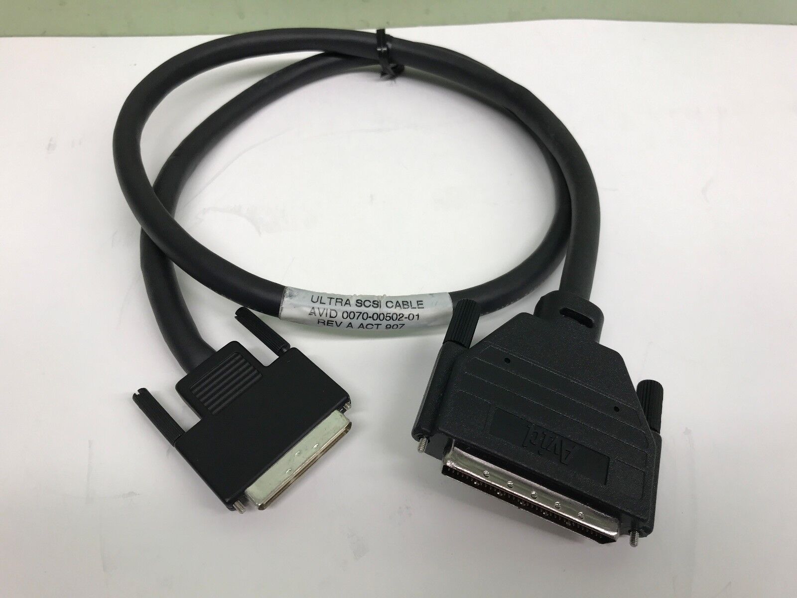Avid 0070-00502-01 40in Cable with VHDCI-68HD SCSI Connectors for U160 SE Mode 