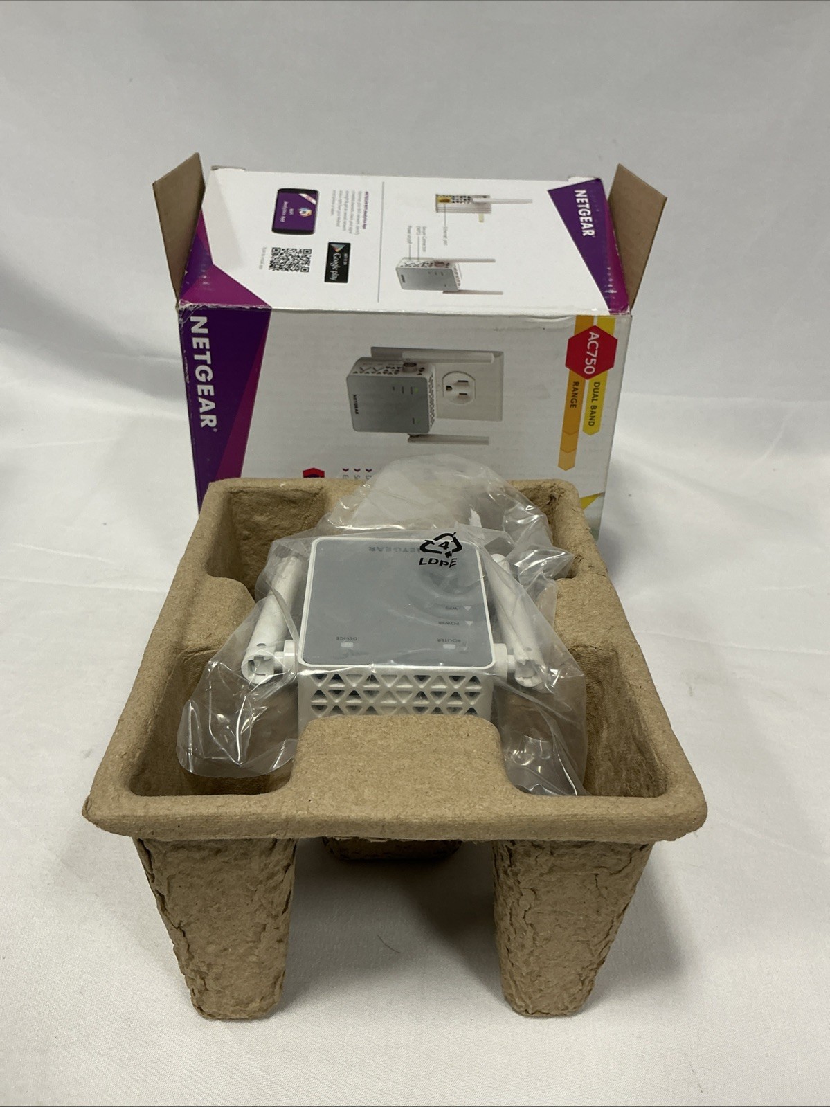NETGEAR AC750 Wi-Fi Range Extender - EX3700-100NAS