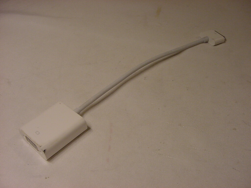 GENUINE APPLE DOCK CONNECTOR TO VGA ADAPTER A1368