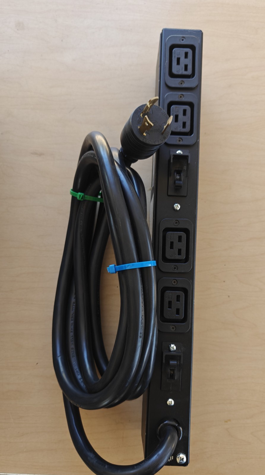 Dell AP6031 4-Outlet 208V 30A Power Distribution Unit Rack PDU 5T439